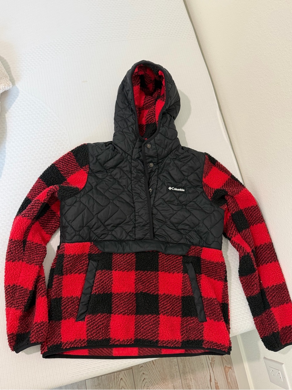 Columbia Women’s Red Buffalo Check soft Hooded Jacket Size Small